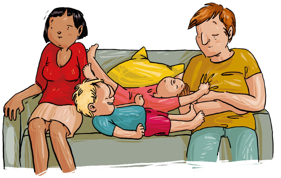 Cartoon: koppel op sofa met kinderen tussen hen.